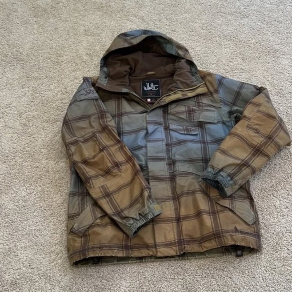 Burton The White Collection: Mens ski and snowboard jacket. size M